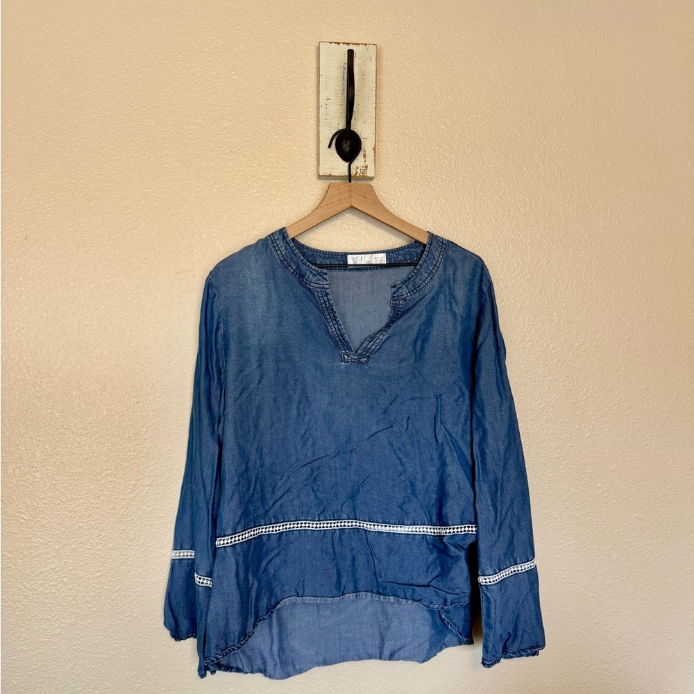 TIME AND TRU • Blue Casual Flowy Denim Blouse